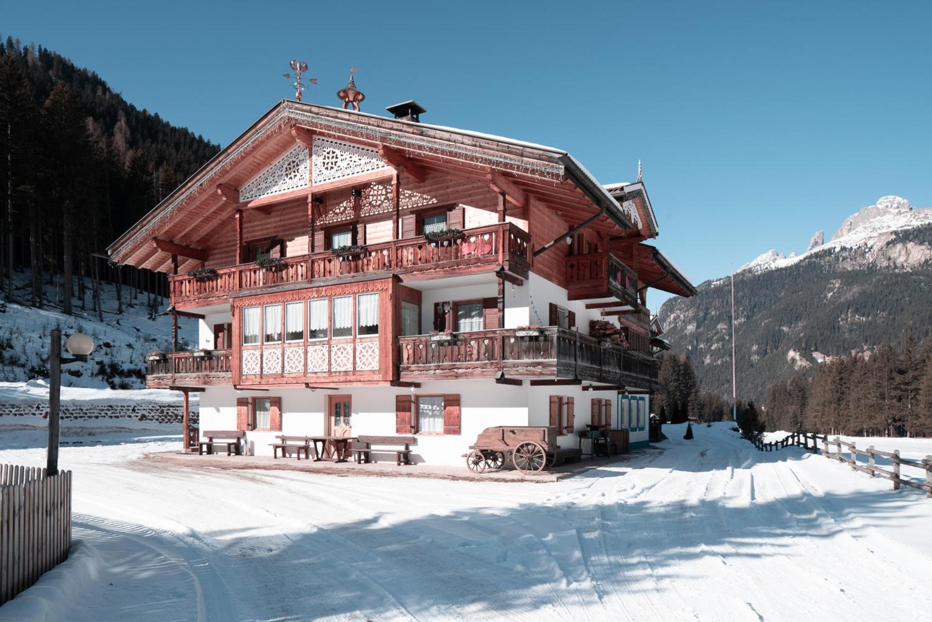 B&B Agriturismo Cesa Ciasates カナツェーイ エクステリア 写真