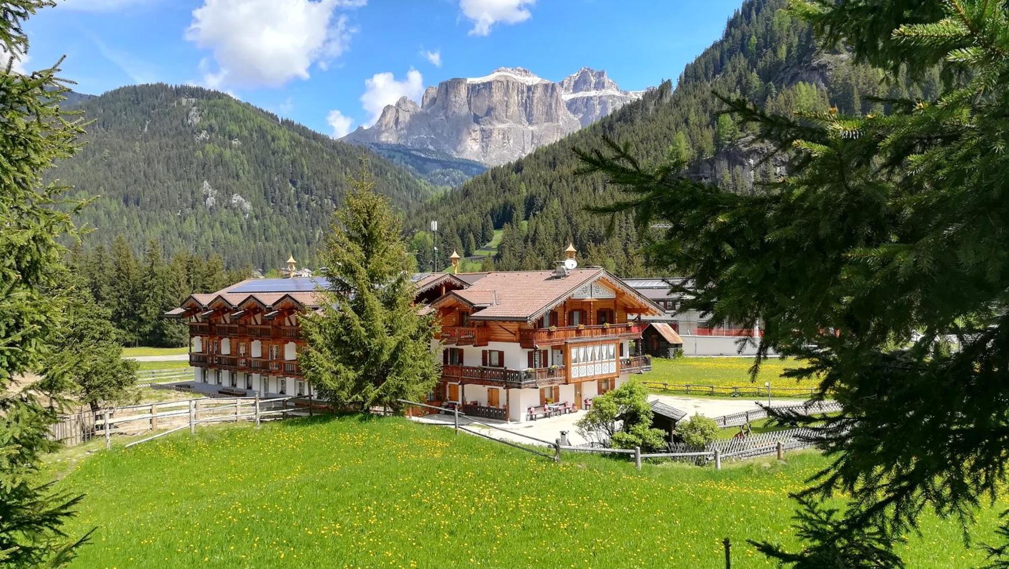 B&B Agriturismo Cesa Ciasates カナツェーイ エクステリア 写真